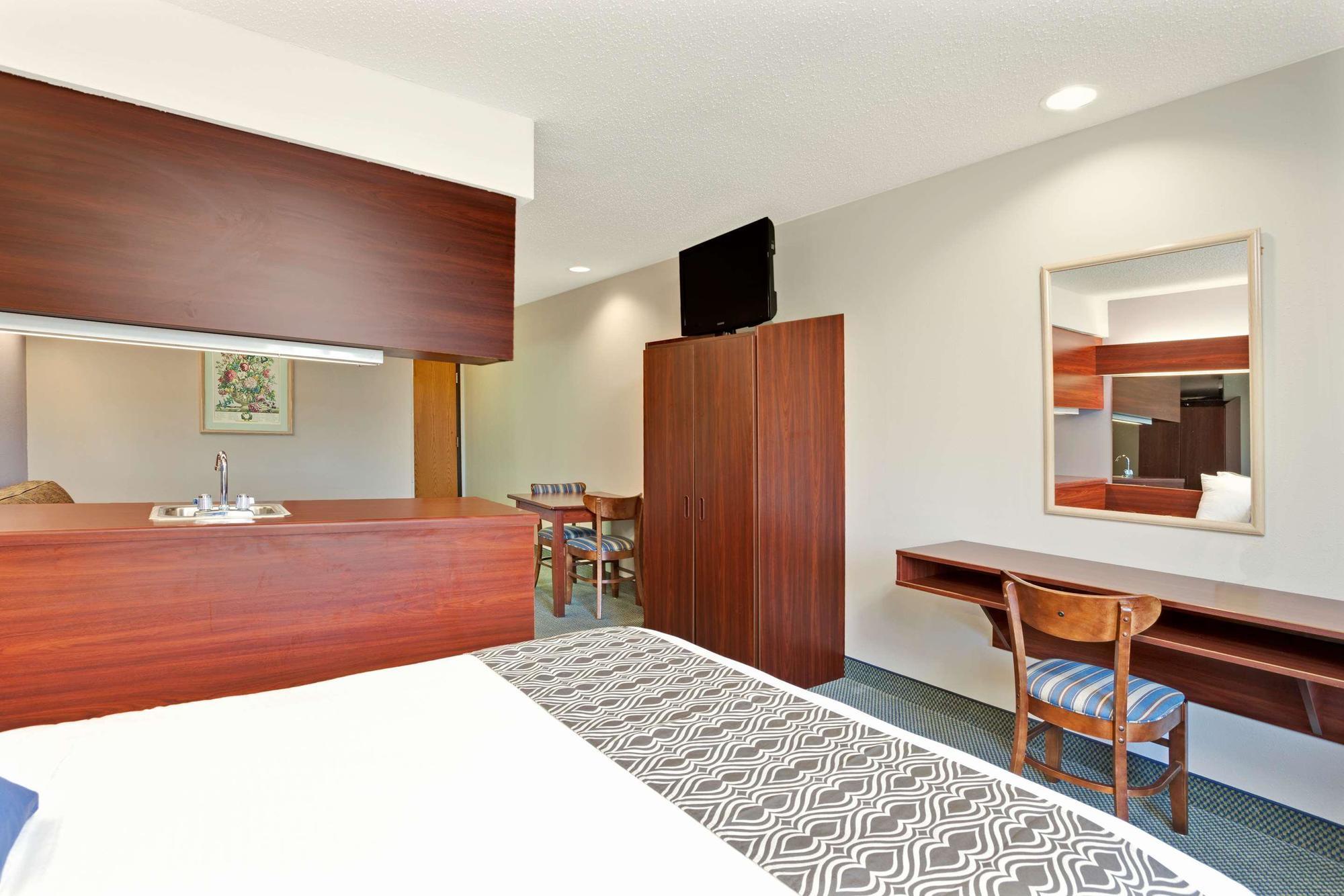 Microtel Inn & Suites By Wyndham Detroit Roseville Exteriör bild